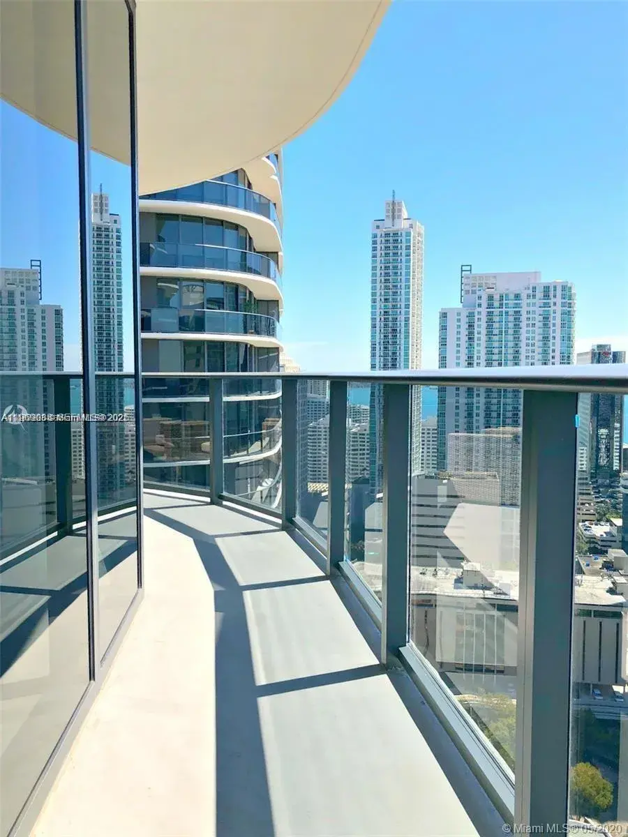 55 SW 9th St # 2903, Miami FL 33130