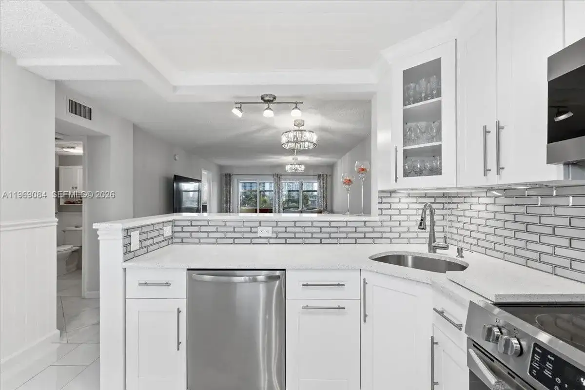 3201 NE 8th St # 405, Pompano Beach FL 33062 photo 3