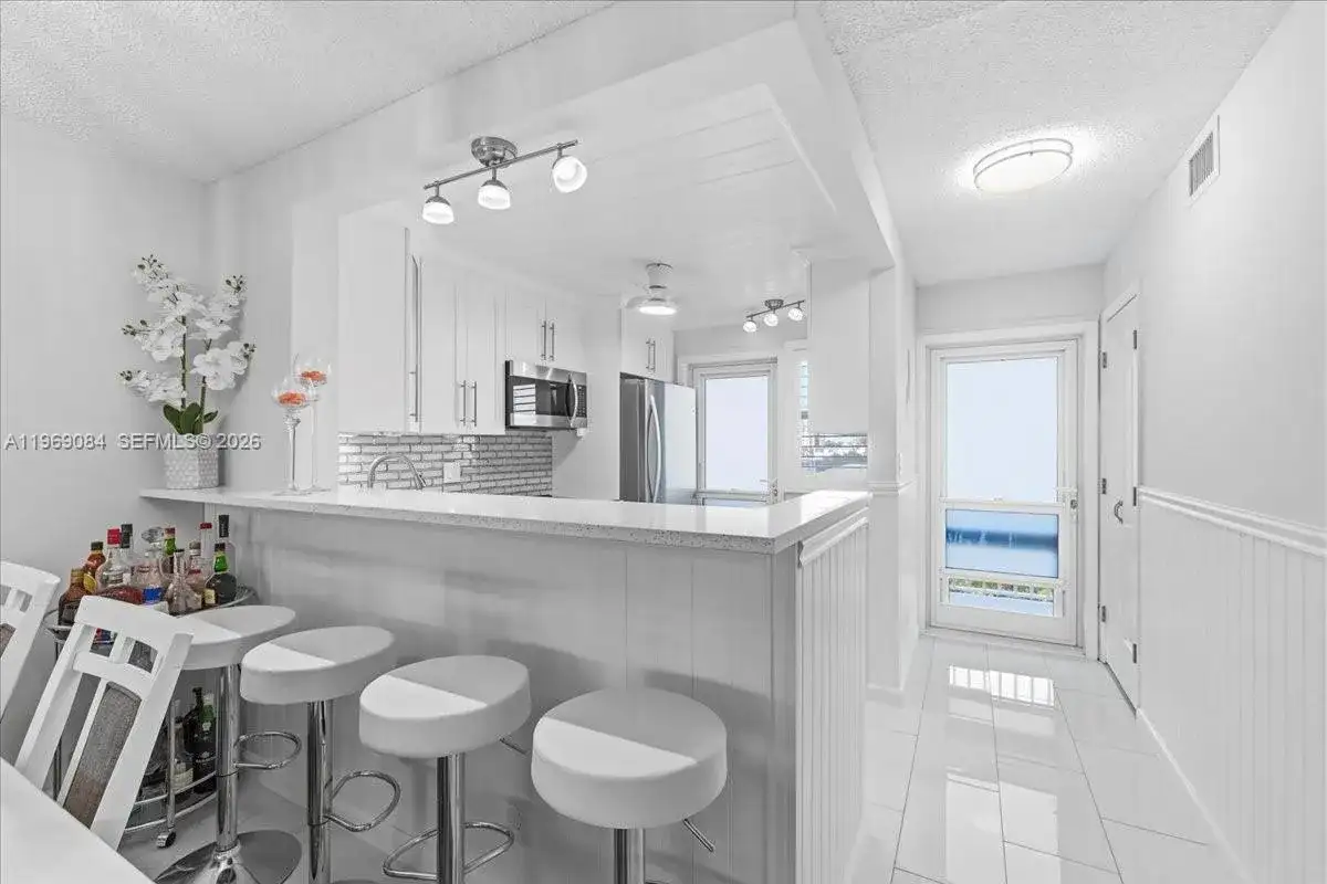 3201 NE 8th St # 405, Pompano Beach FL 33062 photo 5