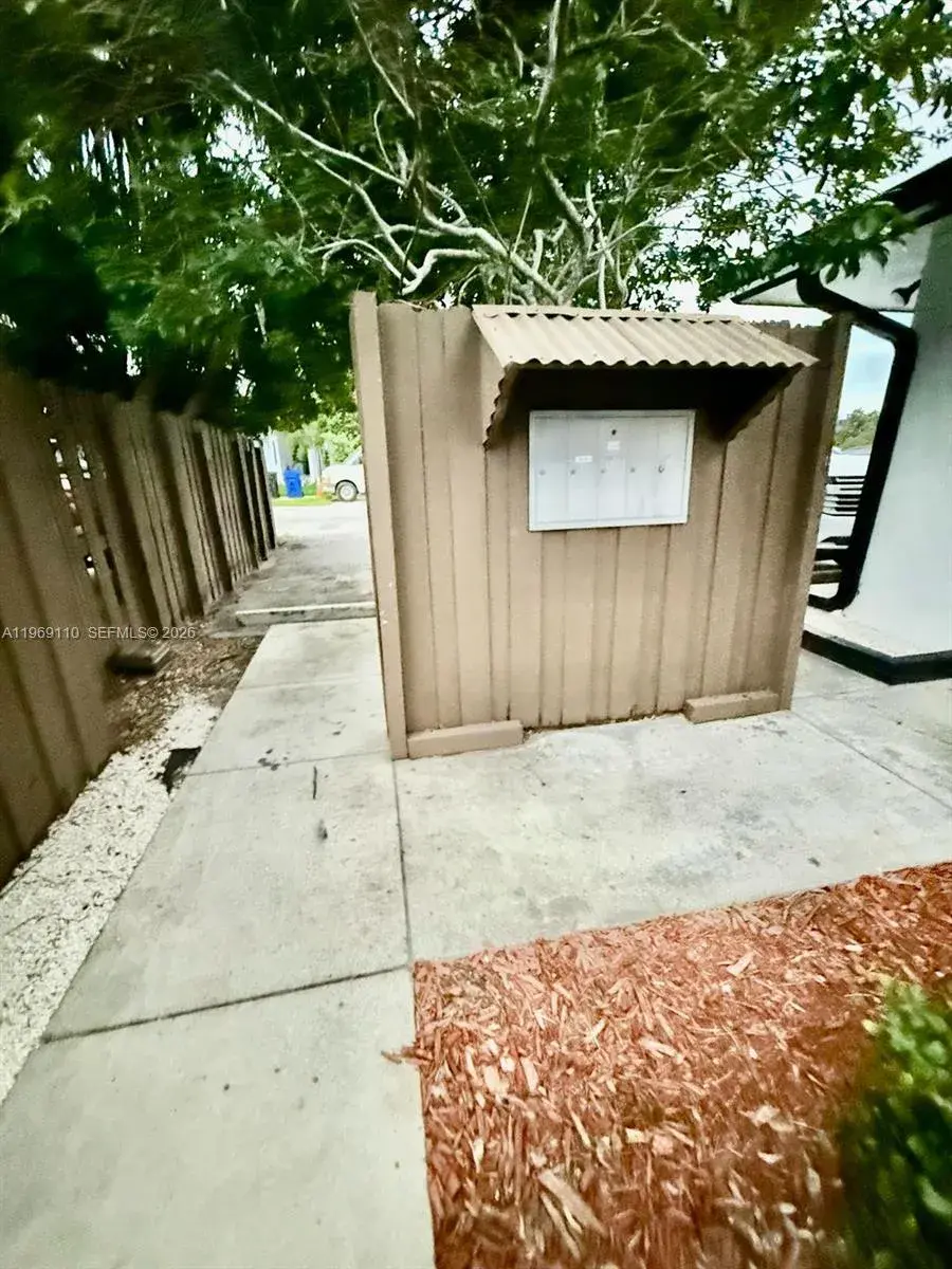 1240 NE 12th Ave # 1, Fort Lauderdale FL 33304