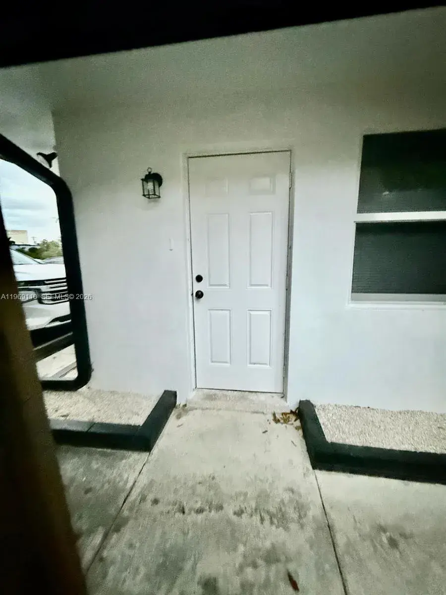 1240 NE 12th Ave # 1, Fort Lauderdale FL 33304