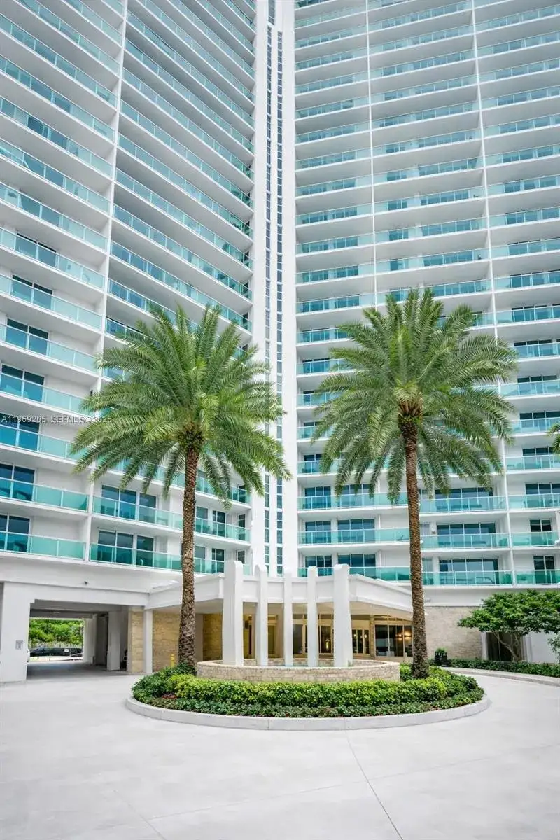 100 Bayview Dr # 310, Sunny Isles Beach FL 33160 photo 3