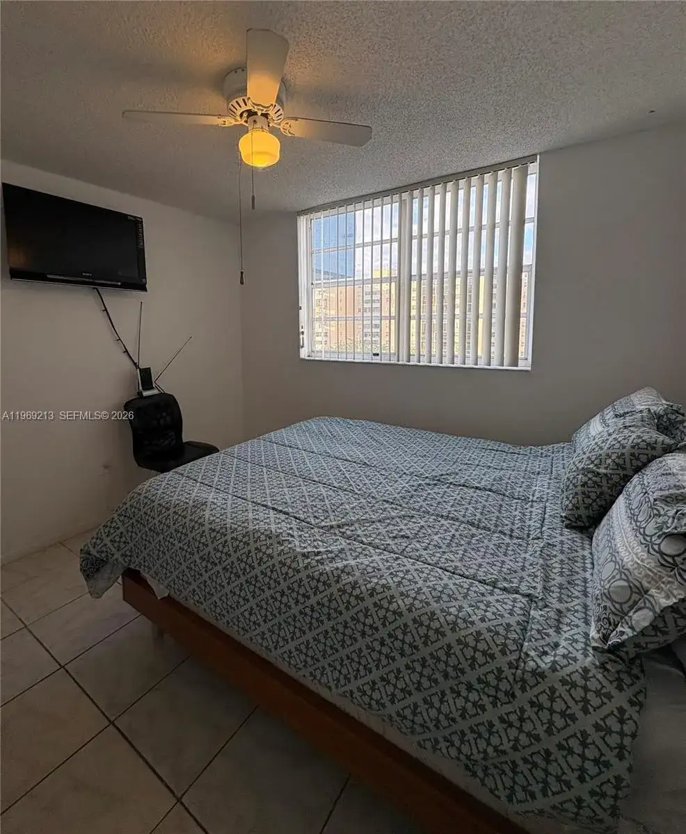 5050 NW 7th St # 501, Miami FL 33126 photo 3