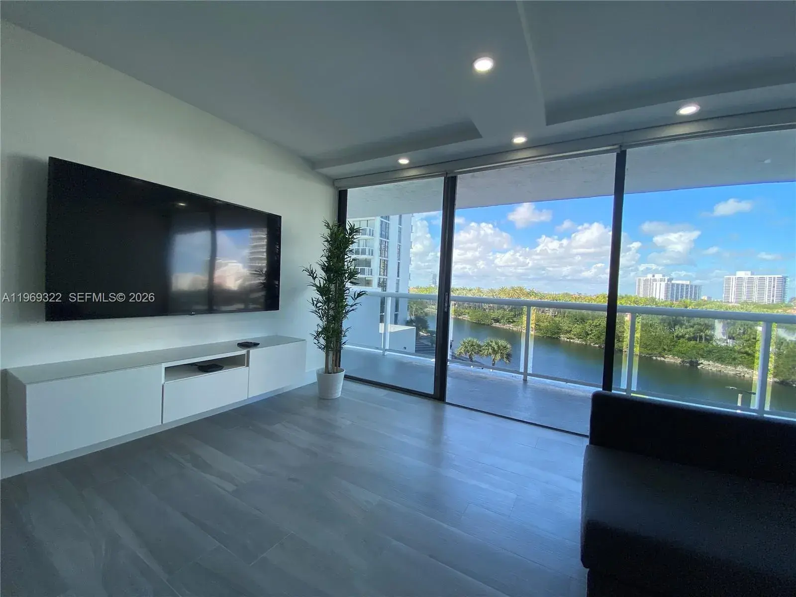 20515 E Country Club Dr # 549, Aventura FL 33180