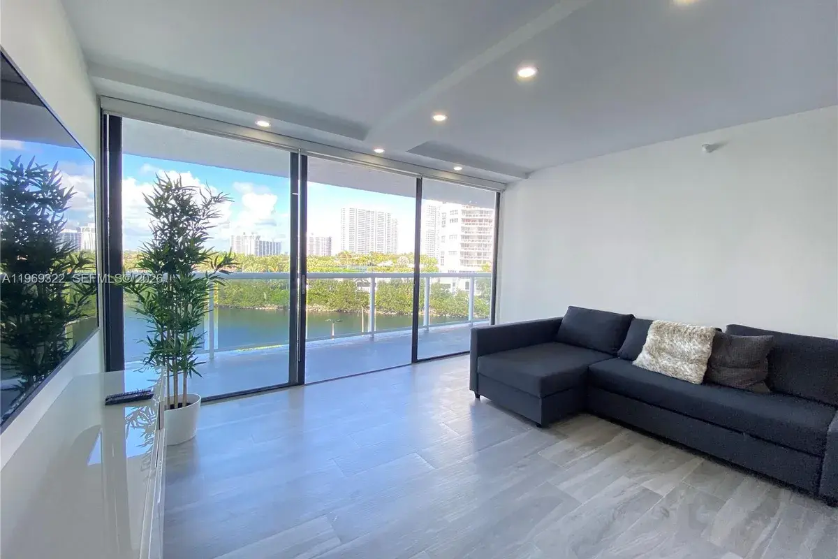 20515 E Country Club Dr # 549, Aventura FL 33180