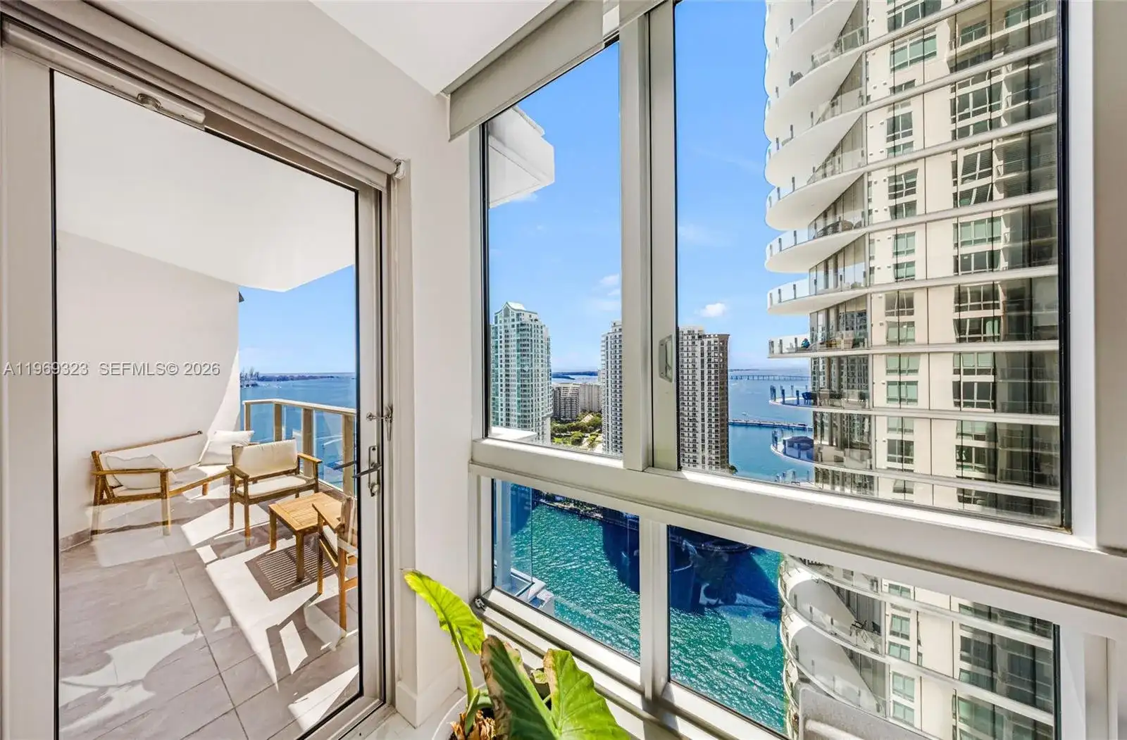 300 S Biscayne Blvd # 2806, Miami FL 33131 photo 2