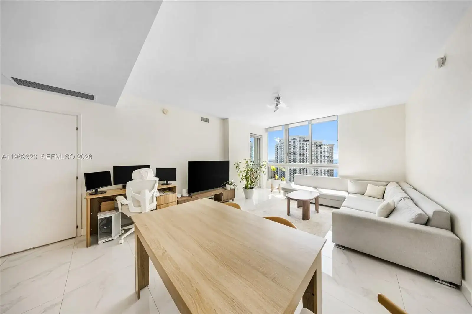 300 S Biscayne Blvd # 2806, Miami FL 33131 photo 5