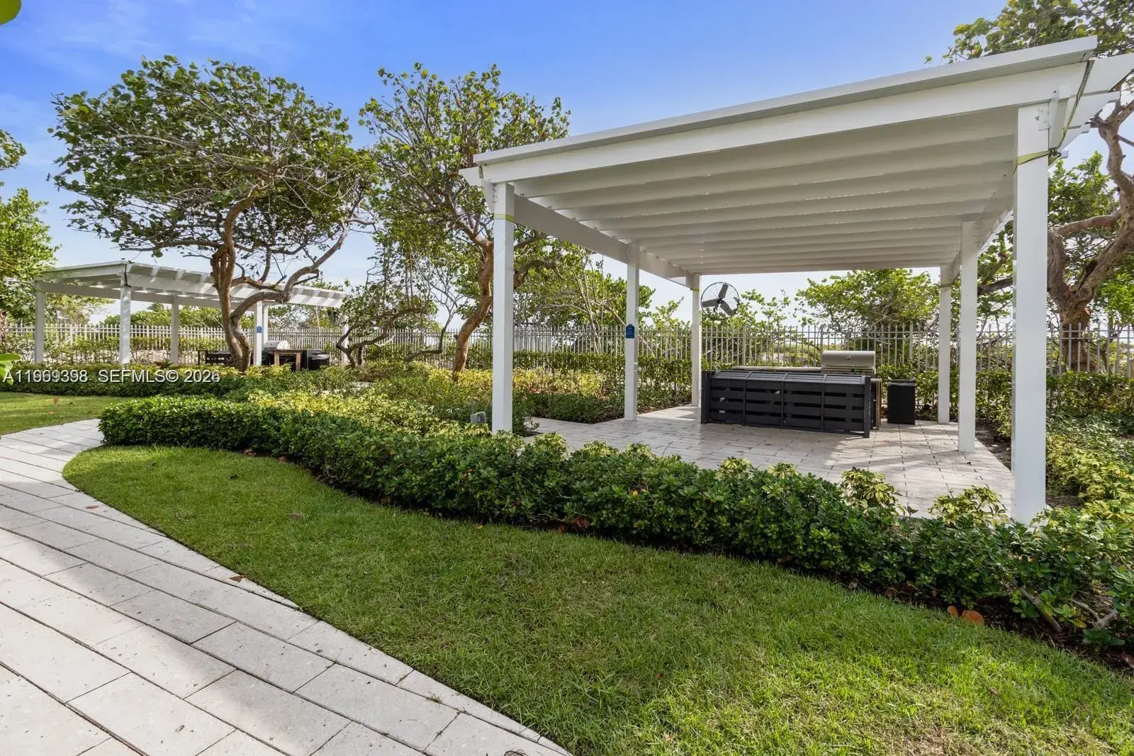 199 Ocean Lane Dr # 811, Key Biscayne FL 33149