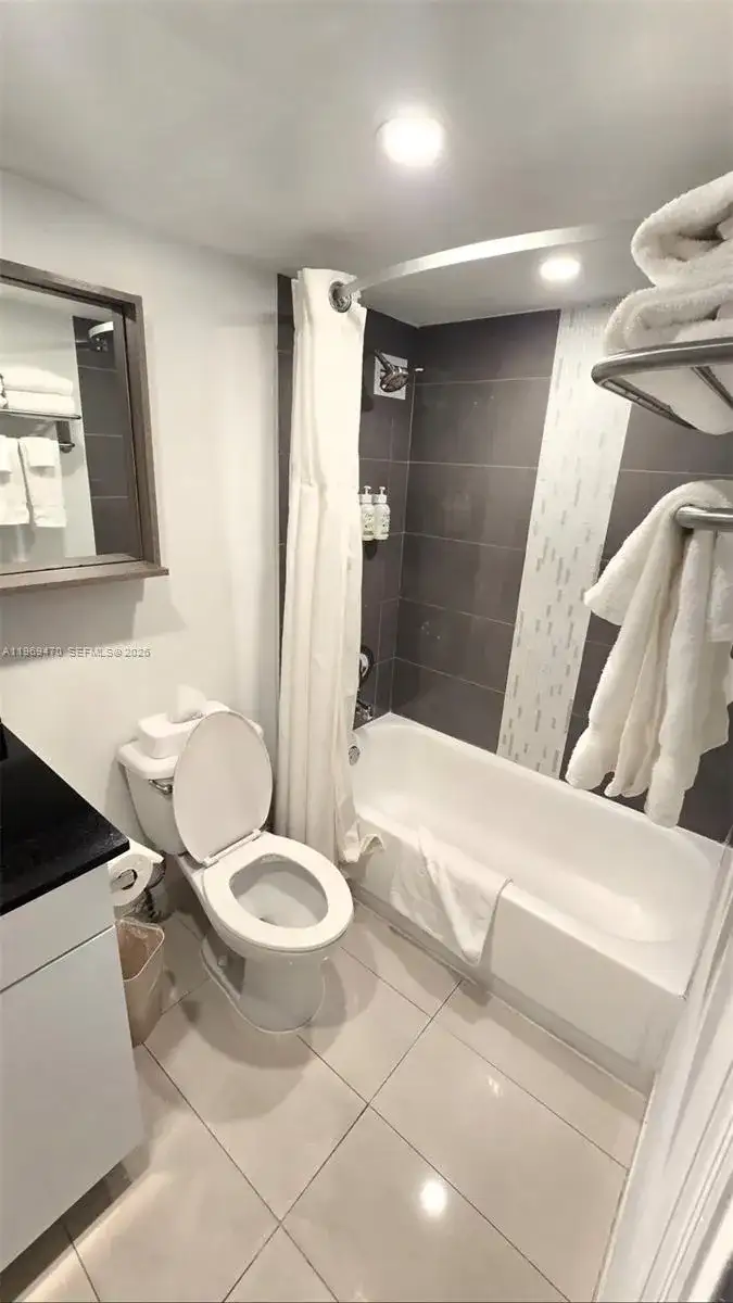 19201 Collins Ave # 1126, Sunny Isles Beach FL 33160 photo 3