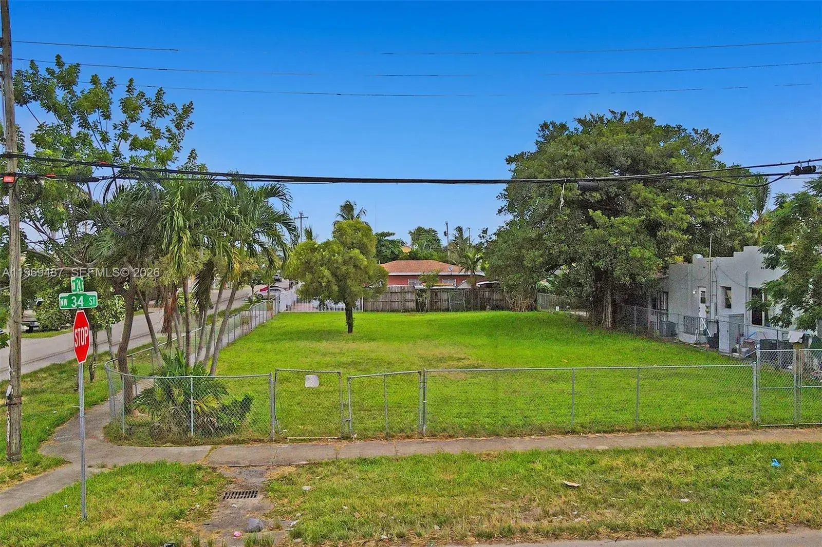 2397 NW 34th St, Miami FL 33142
