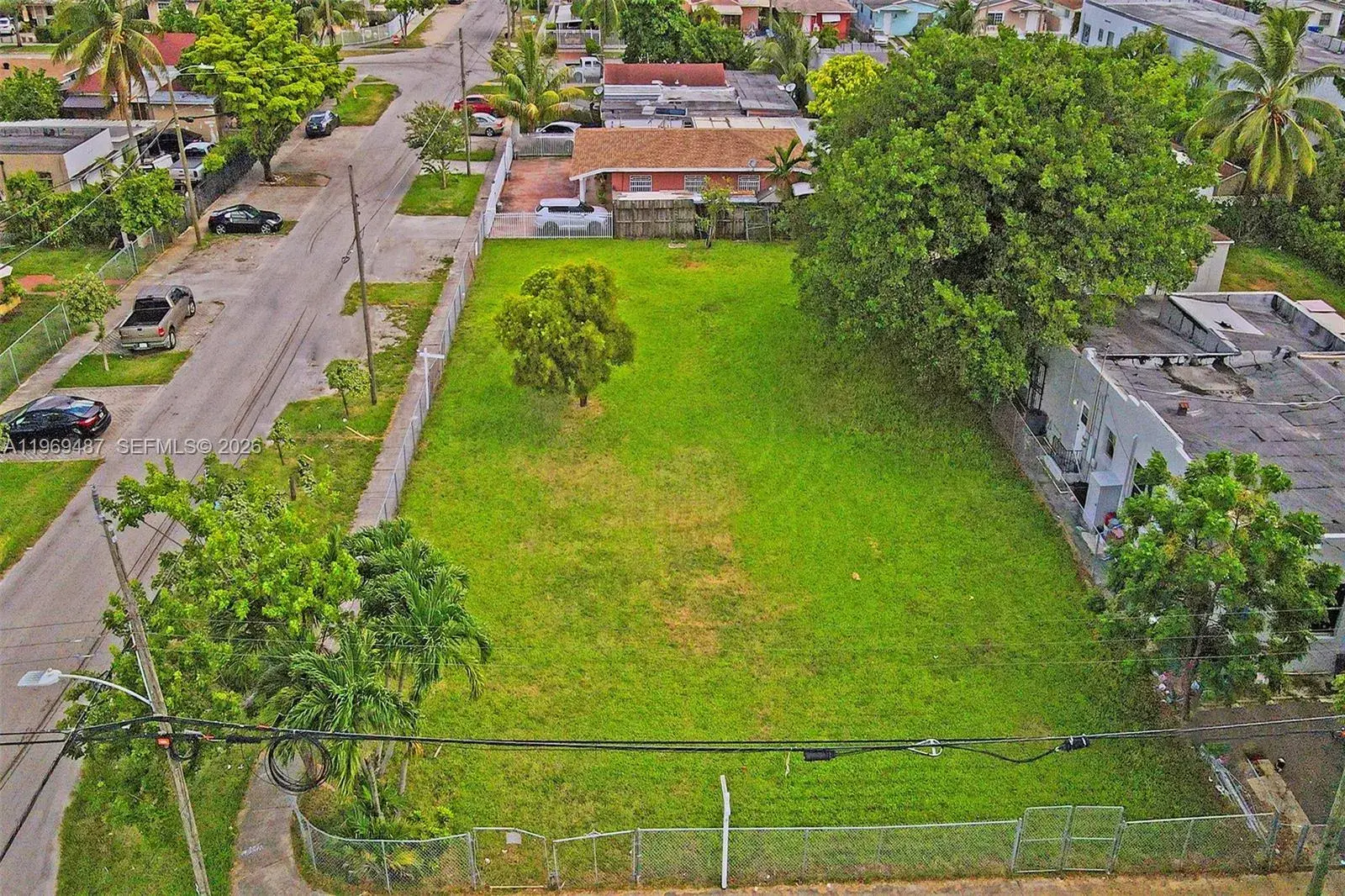 2397 NW 34th St, Miami FL 33142