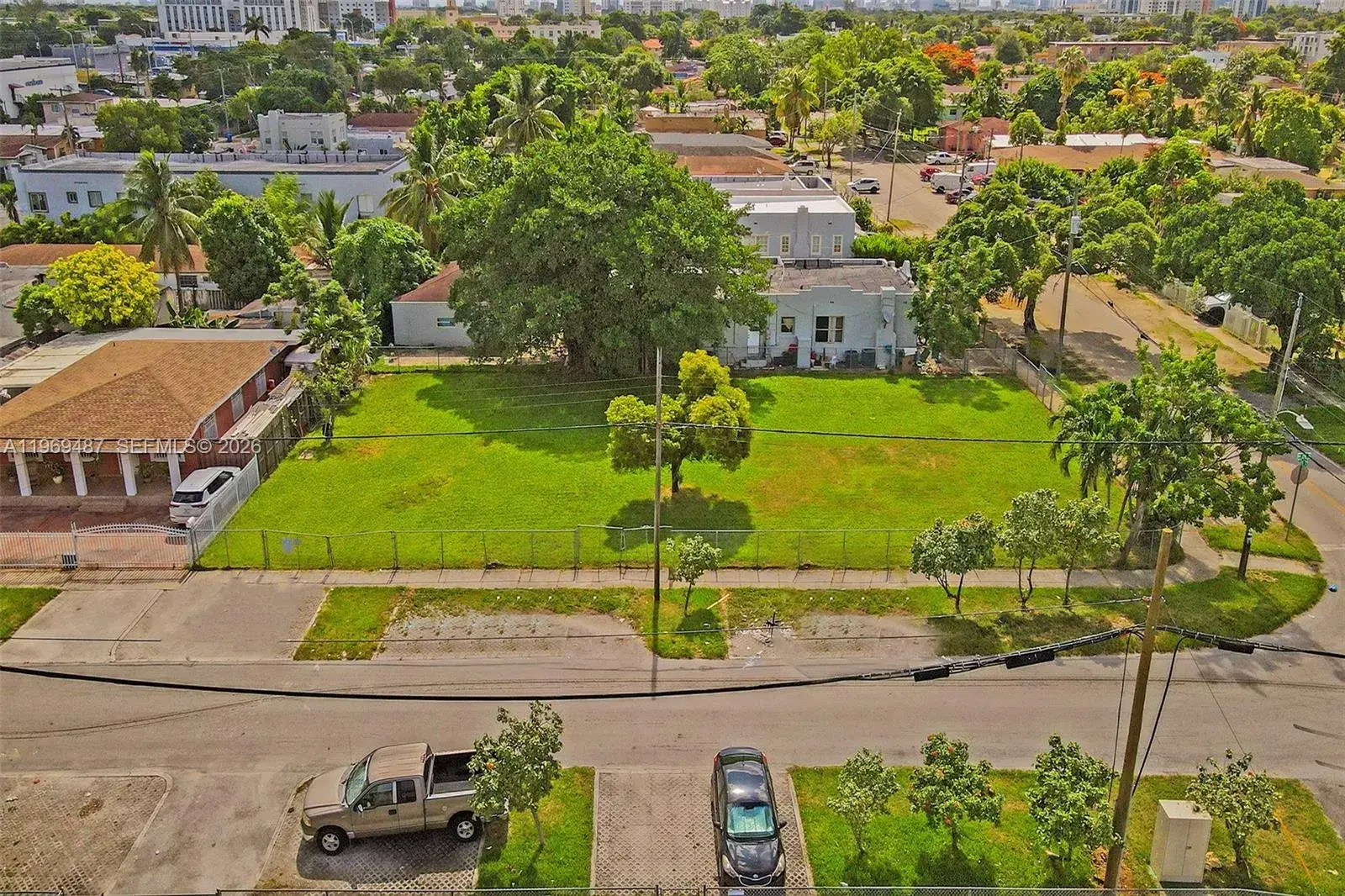 2397 NW 34th St, Miami FL 33142