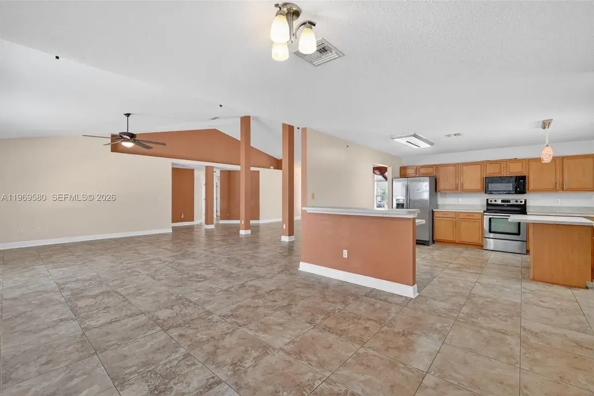 6762 NW Daffodil Ln, Port St. Lucie FL 34983
