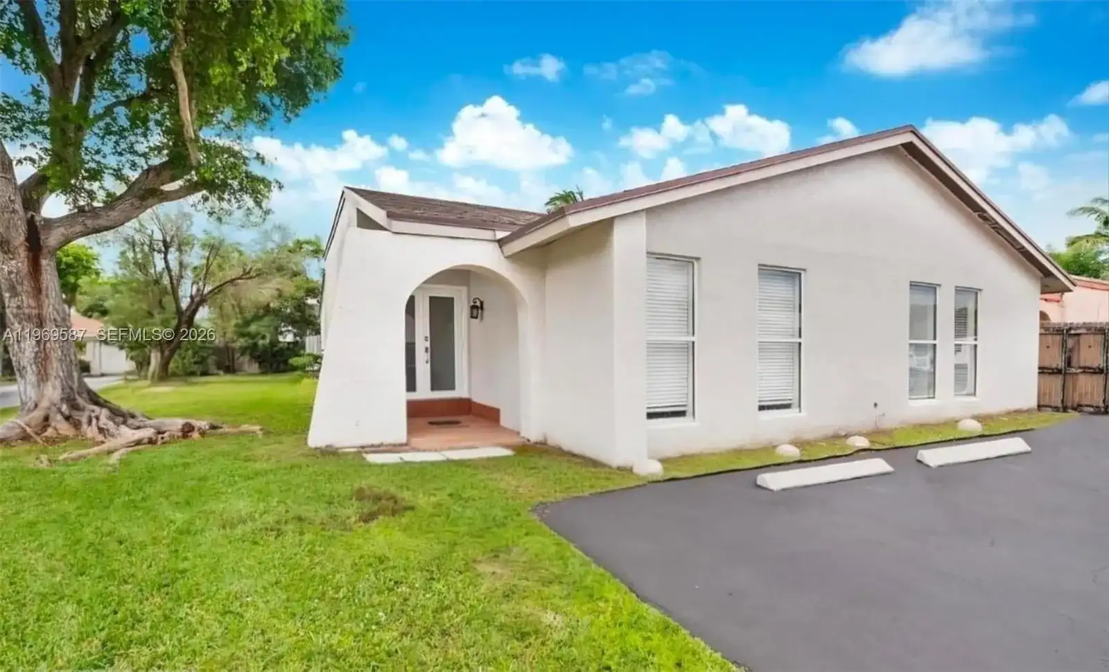 11417 SW 35 ln, Miami FL 33165