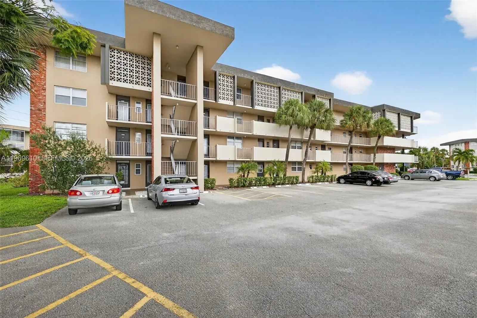 3051 NW 46th Ave # 405, Lauderdale Lakes FL 33313