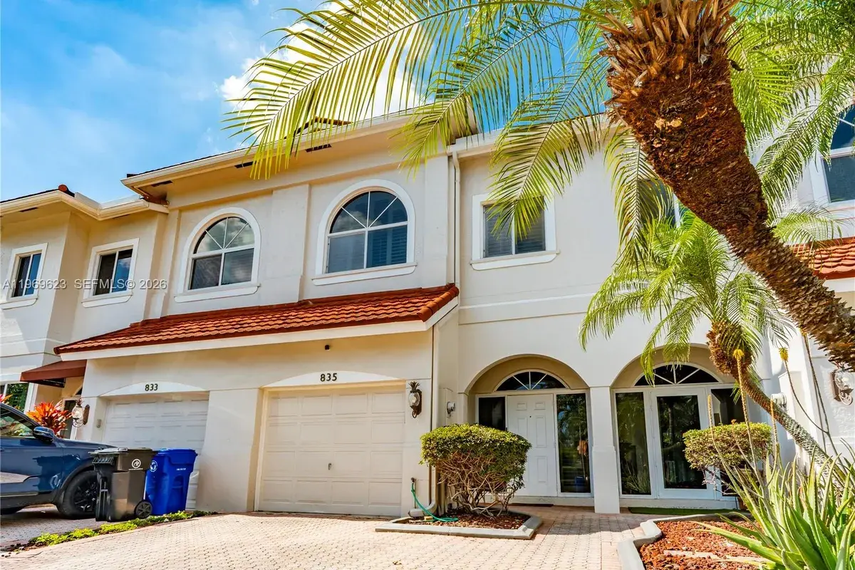 835 NE 17th Way, Fort Lauderdale FL 33304