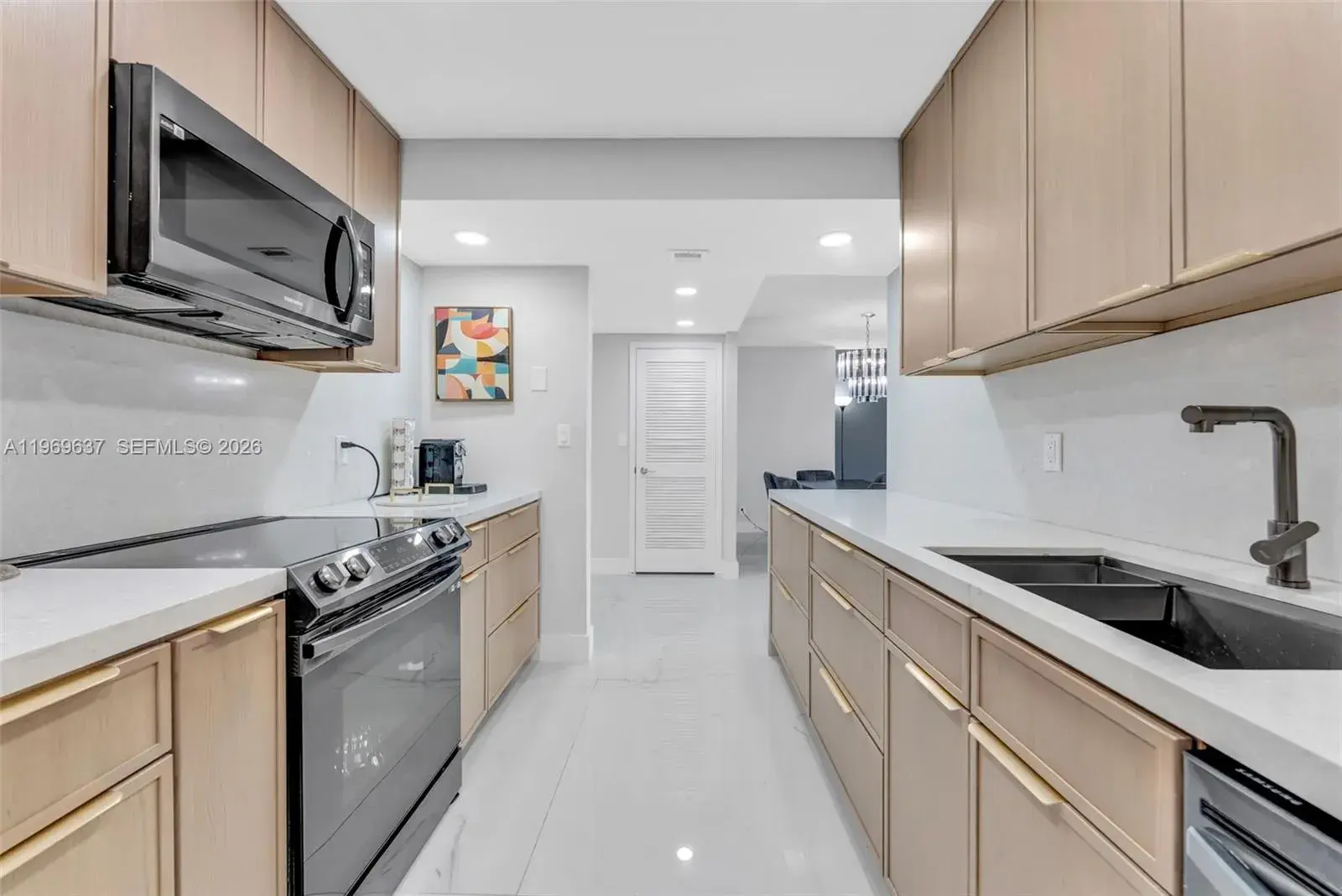 2500 PARKVIEW DR # 2407, Hallandale Beach FL 33009
