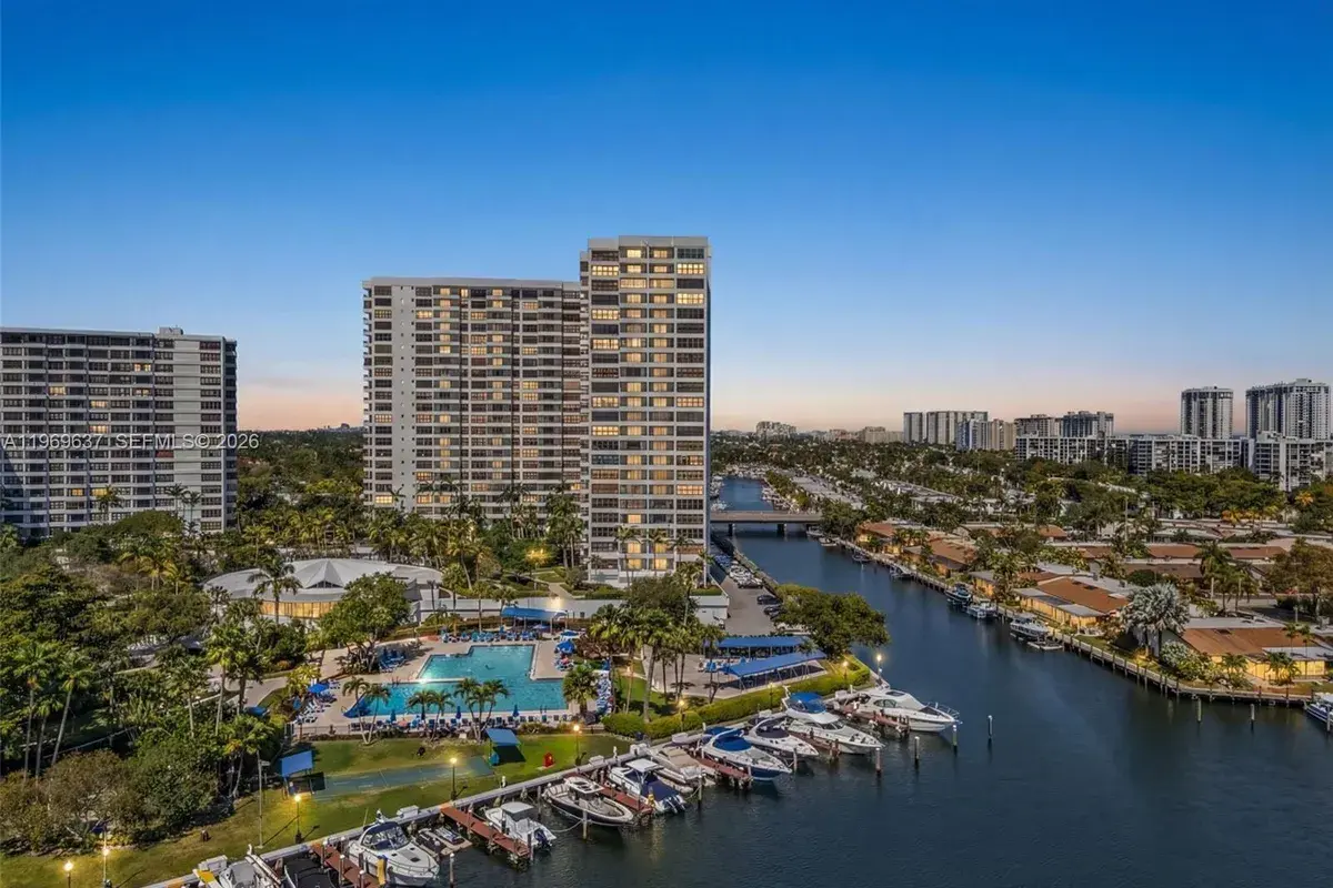 2500 PARKVIEW DR # 2407, Hallandale Beach FL 33009