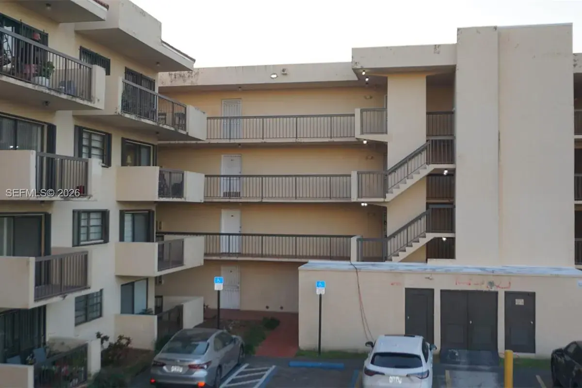 995 SW 84th Ave # 218, Miami FL 33144