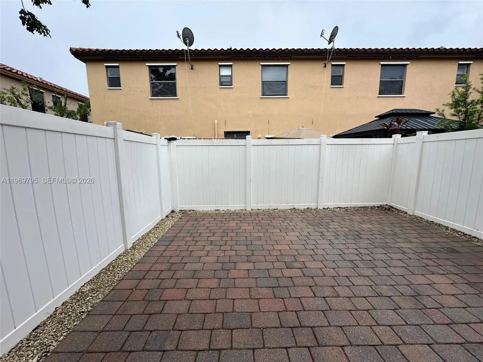 9374 W 32nd Ln, Hialeah FL 33018 photo 2