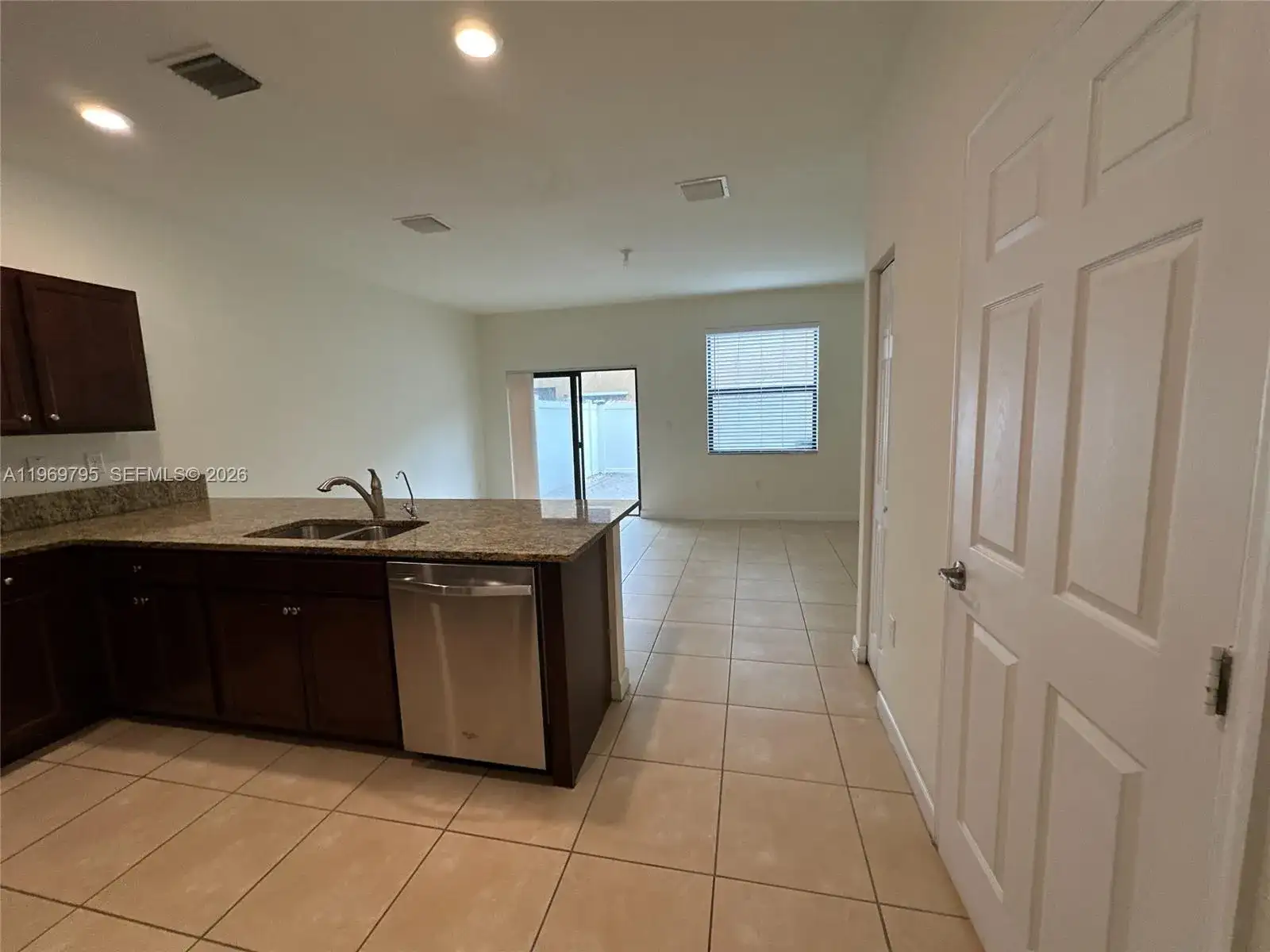 9374 W 32nd Ln, Hialeah FL 33018 photo 4
