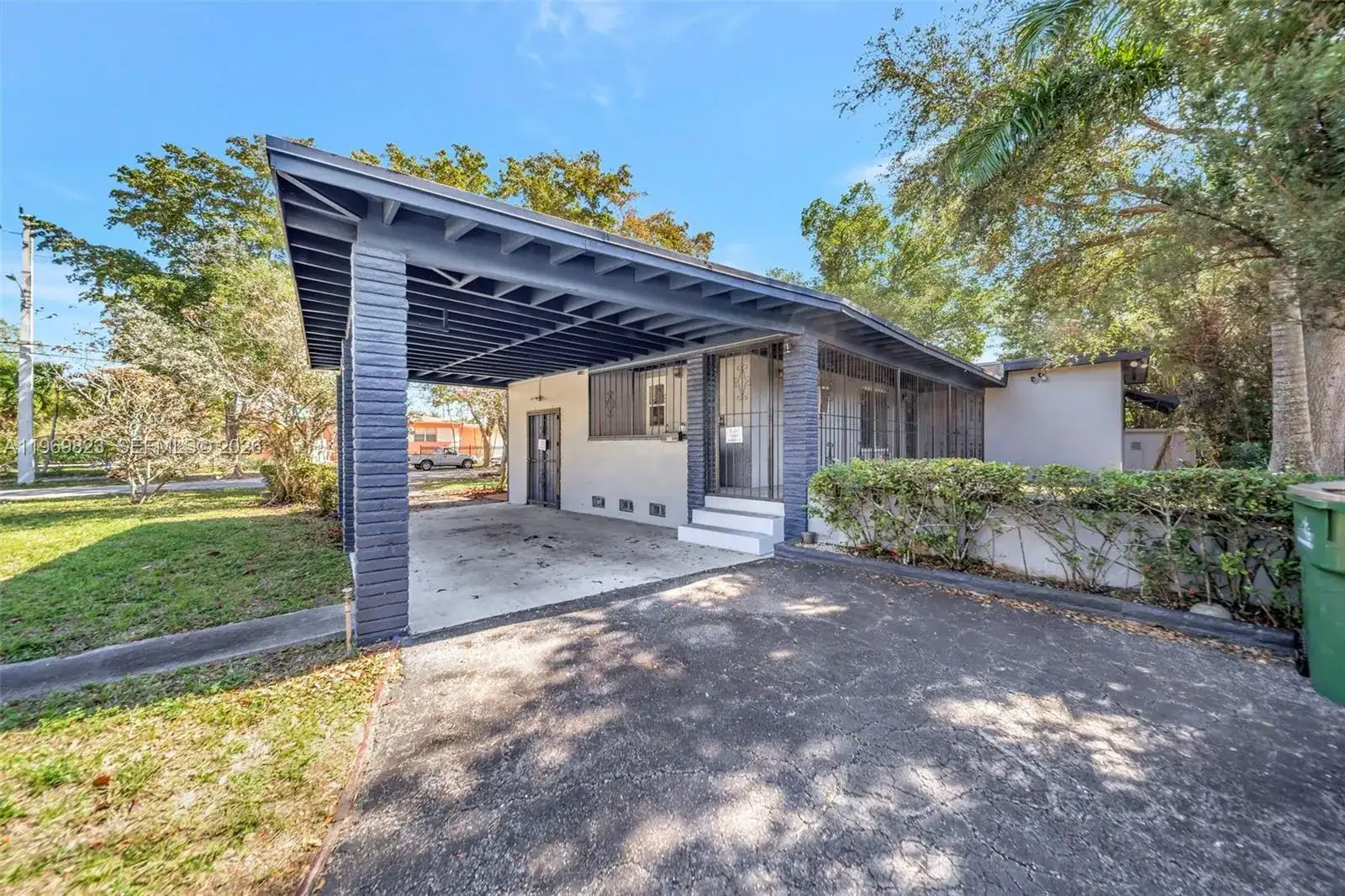 890 NE 138th St, North Miami FL 33161 photo 2