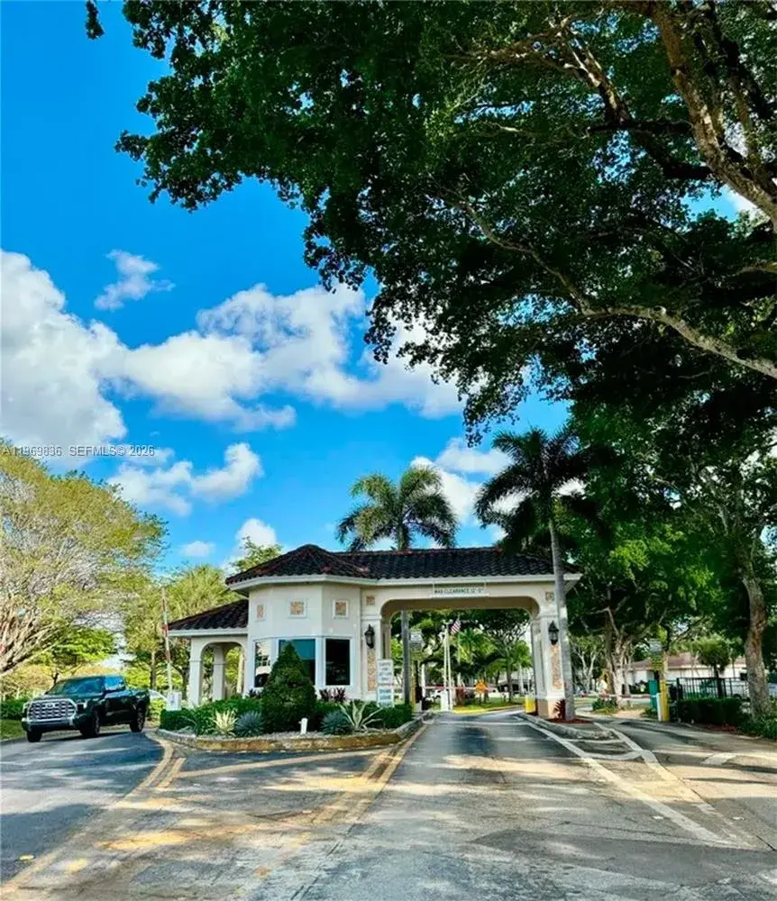 900 Saint Charles Pl # 316, Pembroke Pines FL 33026