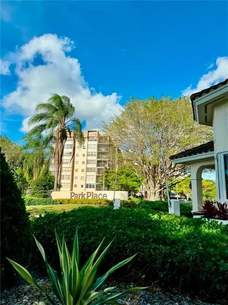 900 Saint Charles Pl # 316, Pembroke Pines FL 33026 photo 3