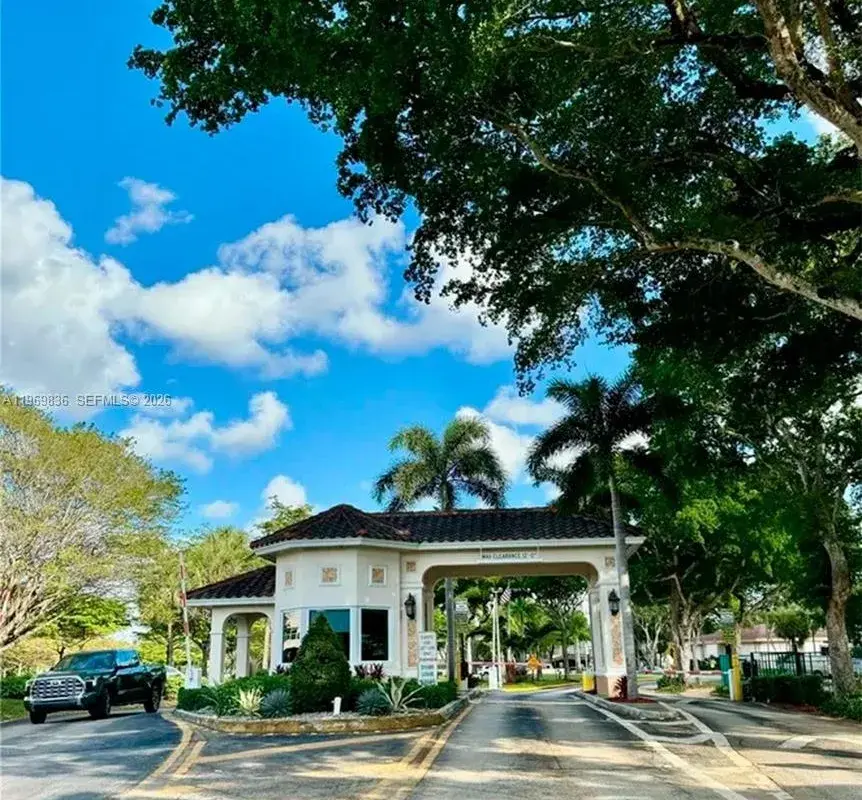 900 Saint Charles Pl # 316, Pembroke Pines FL 33026