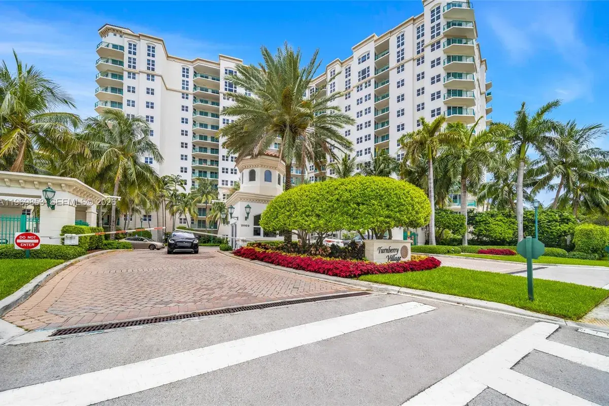 20000 E Country Club Dr # 311, Aventura FL 33180