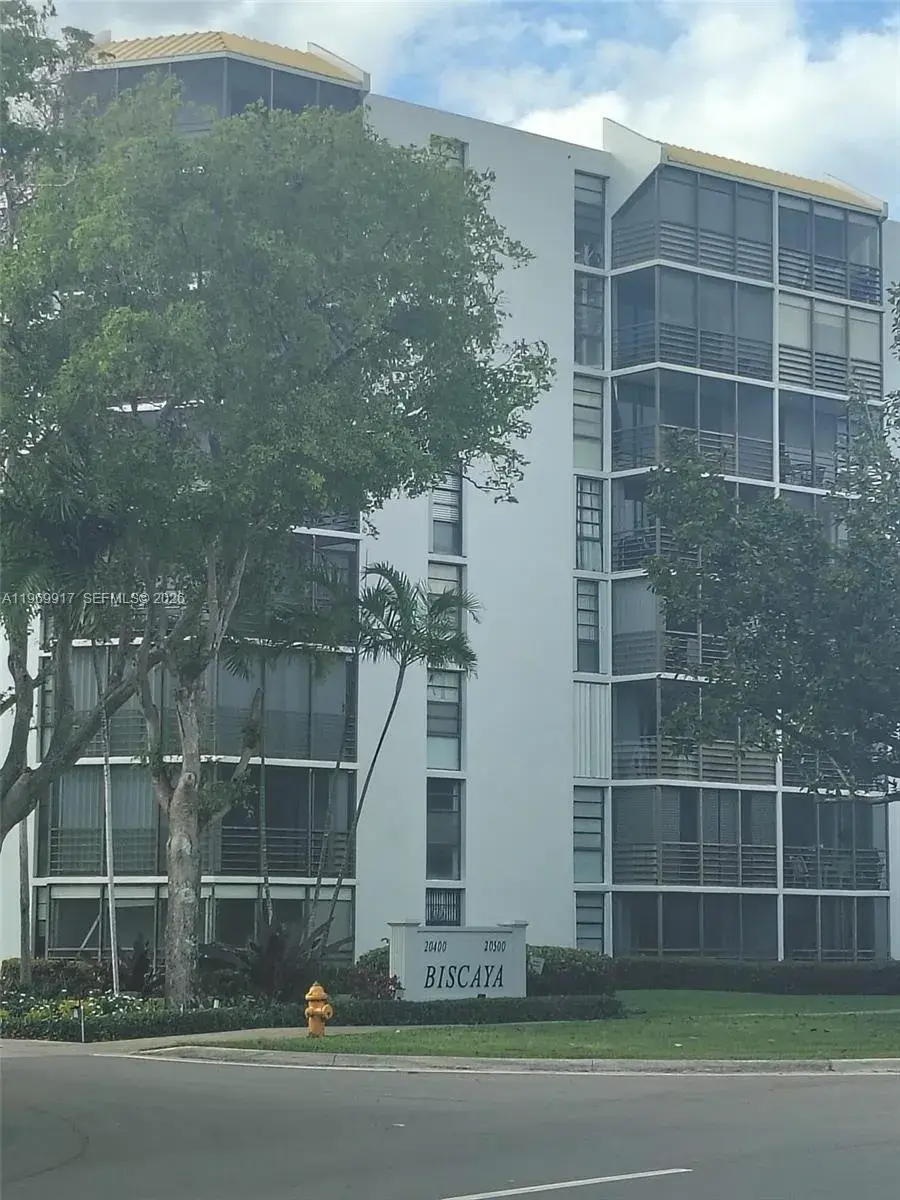 20400 W Country Club Dr # 209, Aventura FL 33180