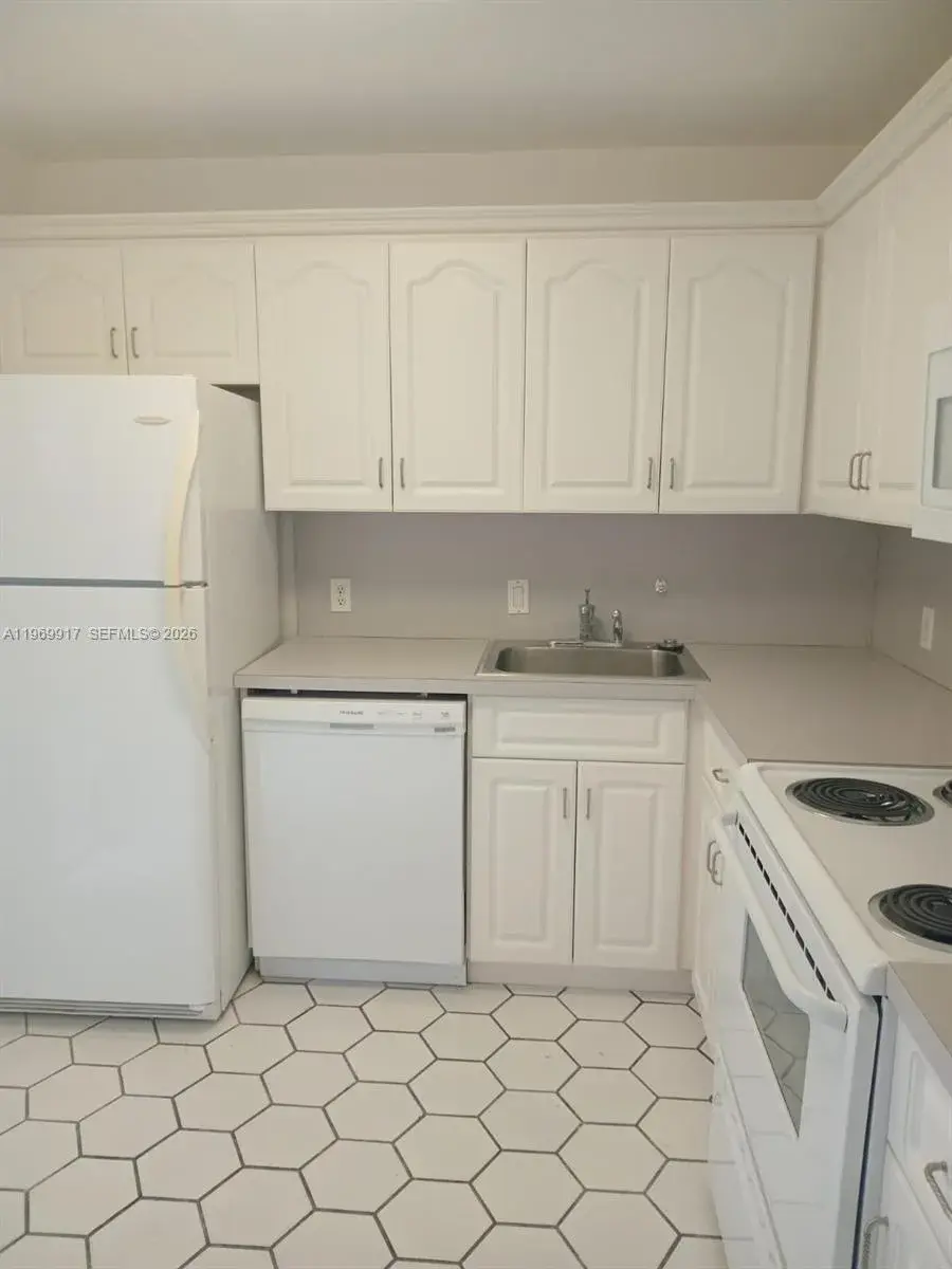20400 W Country Club Dr # 209, Aventura FL 33180