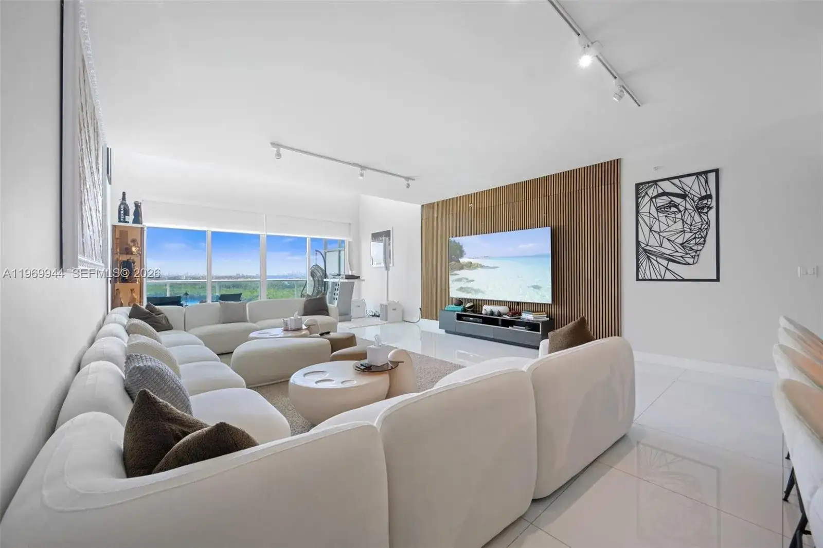 400 Sunny Isles Blvd # 2004, Sunny Isles Beach FL 33160 photo 4