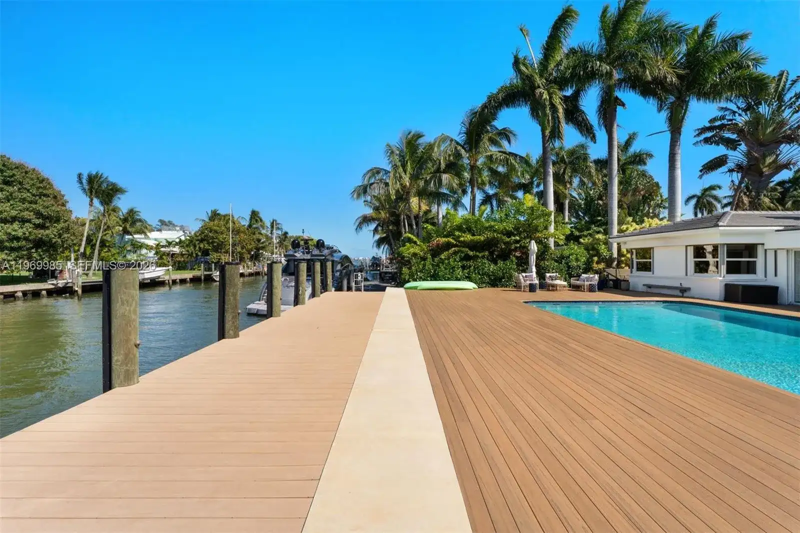 1025 Belle Meade Island Dr, Miami FL 33138 photo 2