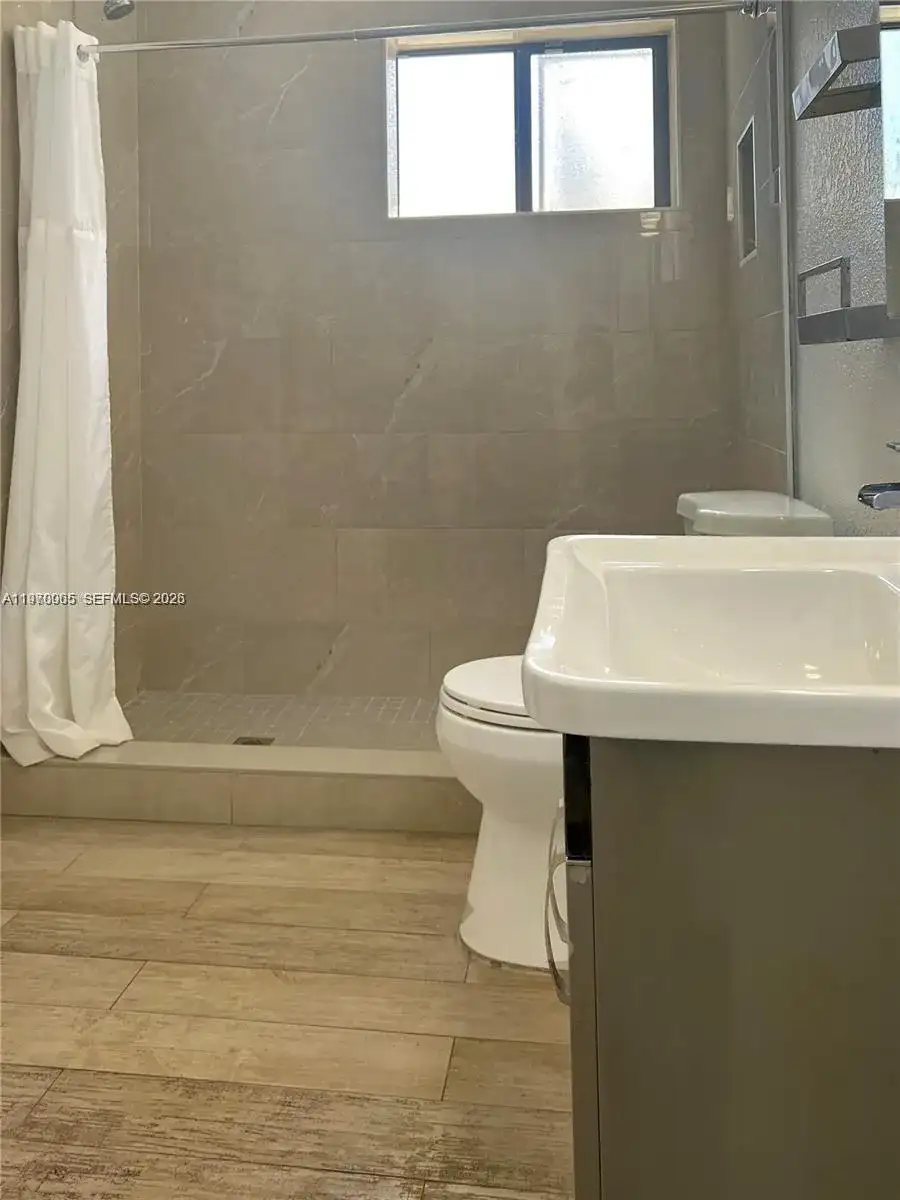 221 W 31st St, Hialeah FL 33012 photo 4