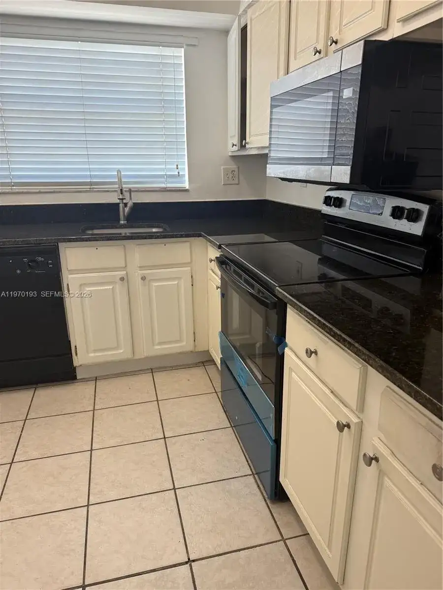 1791 NW 96th Ter # 4F, Pembroke Pines FL 33024 photo 4