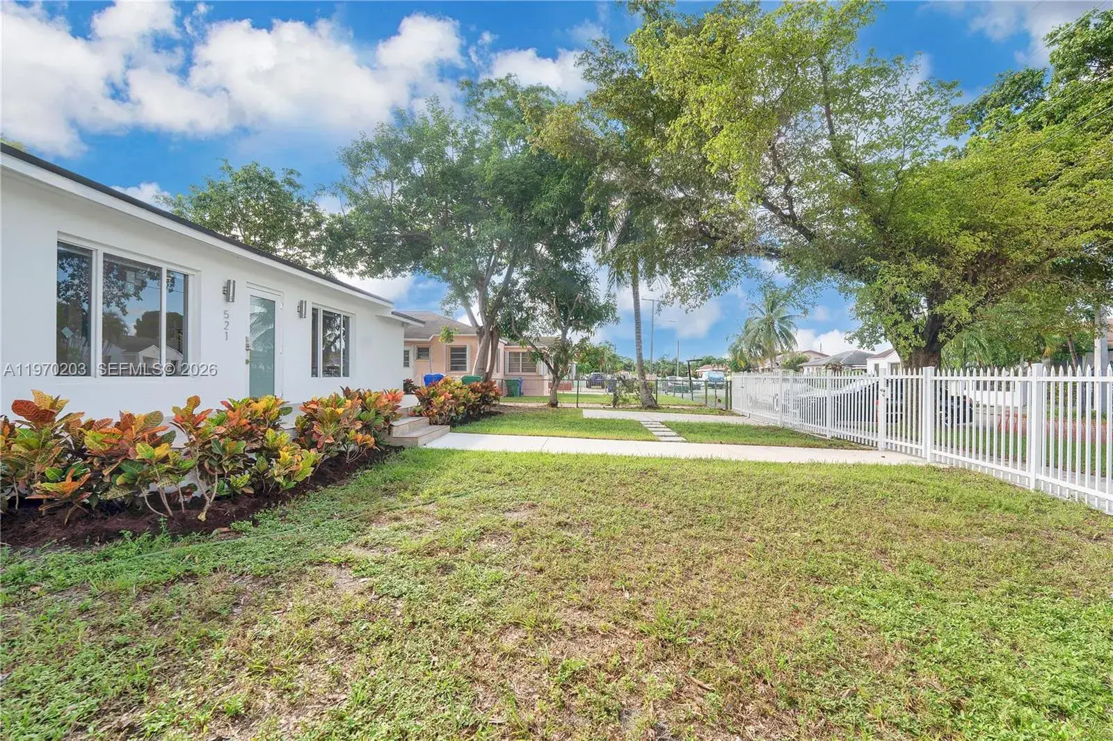 521 NW 33rd Ave, Miami FL 33125 photo 2