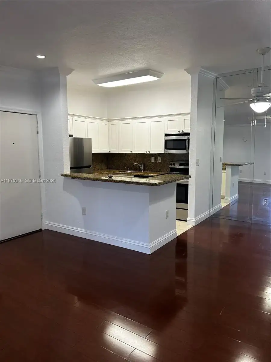 801 NE 199th St # 10, Miami FL 33179 photo 3