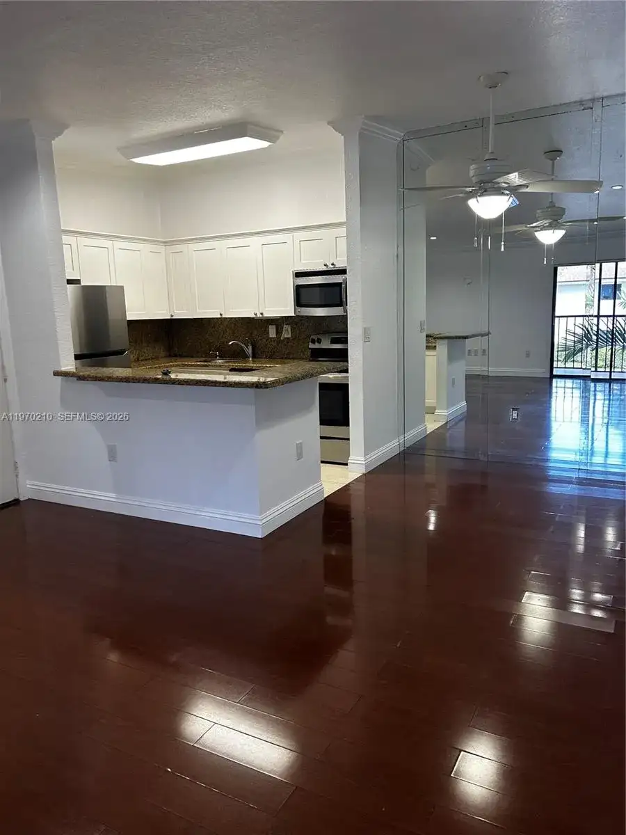 801 NE 199th St # 10, Miami FL 33179 photo 4