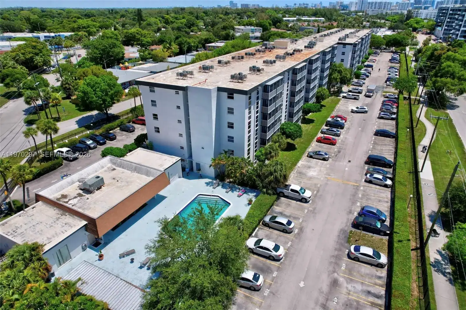 16851 NE 23 Avenue # 611, North Miami Beach FL 33160 photo 2