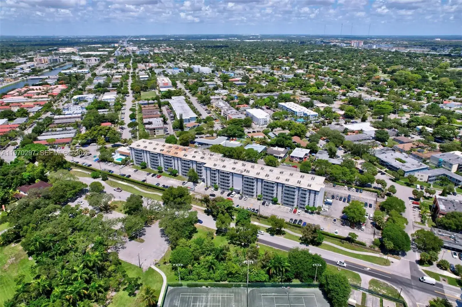 16851 NE 23 Avenue # 611, North Miami Beach FL 33160 photo 4