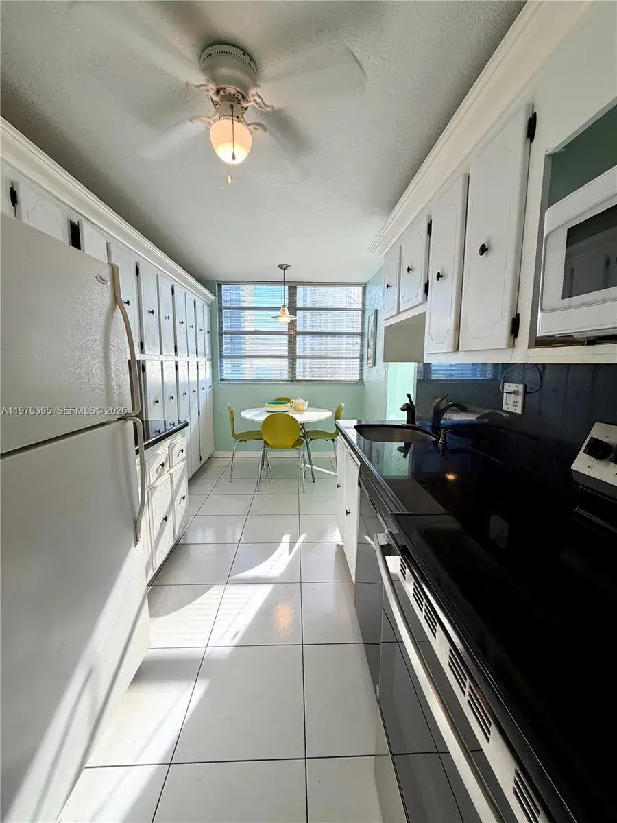 1833 S Ocean Dr # 1202, Hallandale Beach FL 33009