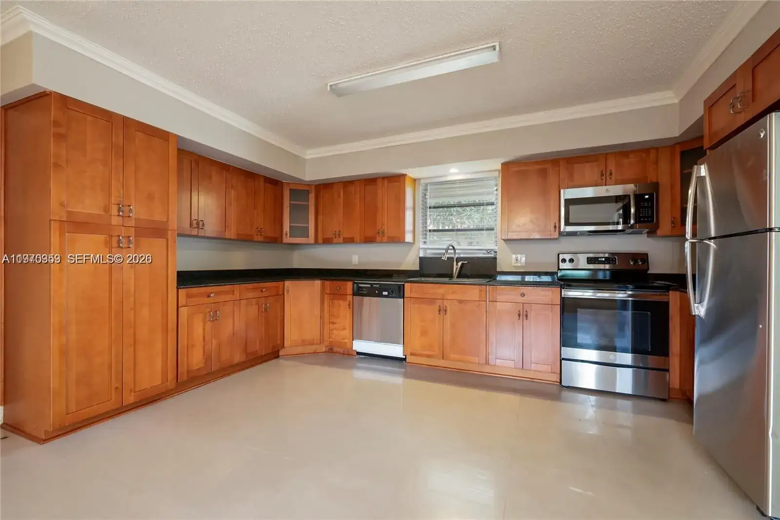 5632 Hayes St, Hollywood FL 33021 photo 2