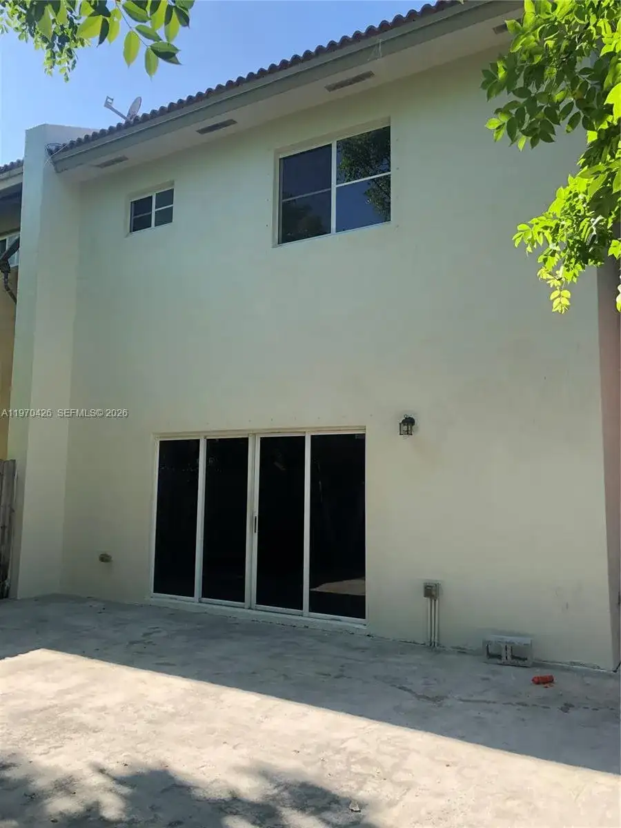667 SW 10th St, Florida City FL 33034 photo 2