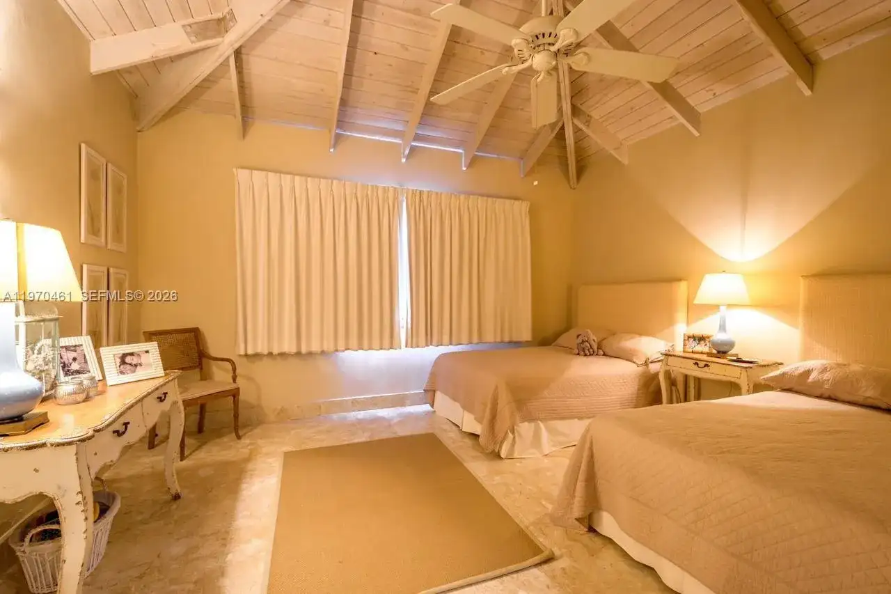 8 Villa Los Robles, FL photo 3