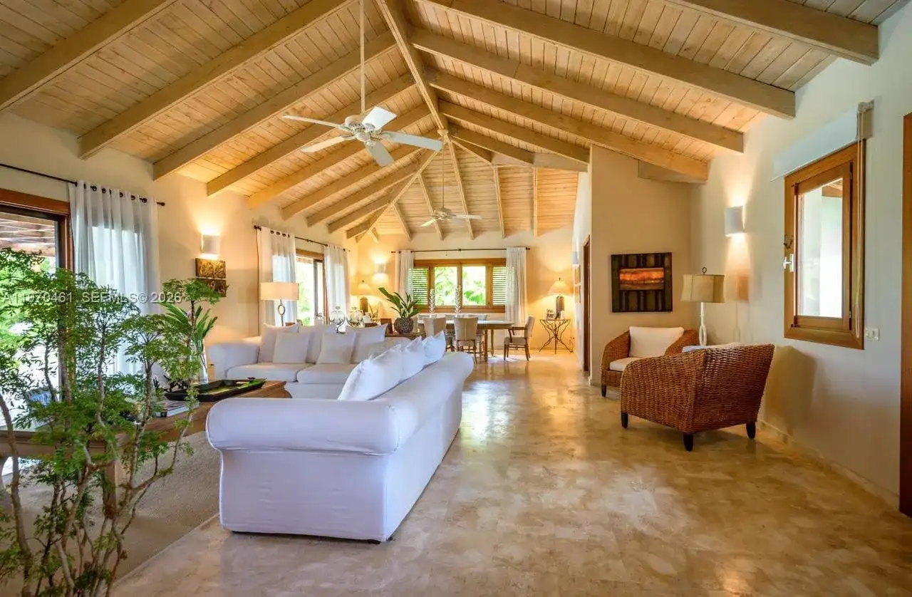 8 Villa Los Robles, FL photo 4
