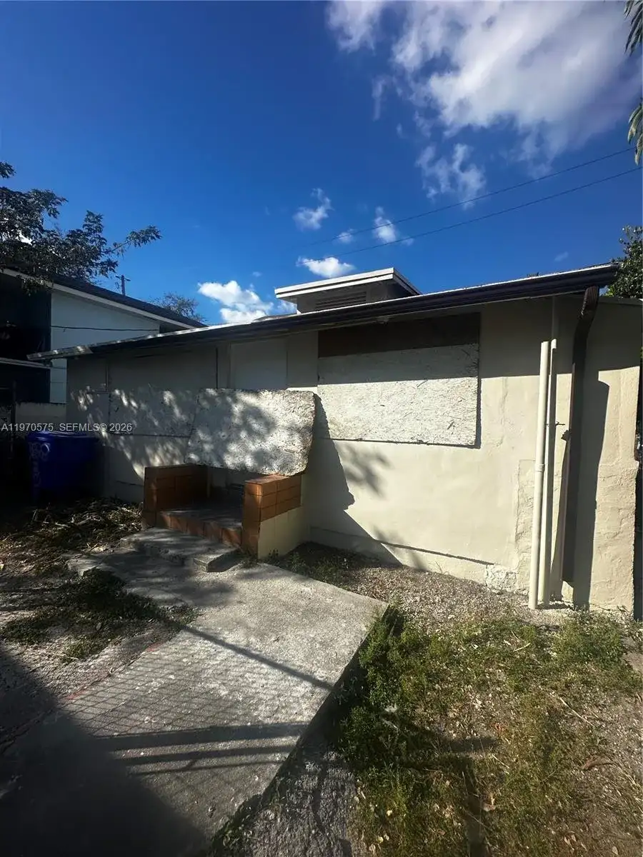 1919 SW 2nd St # c, Miami FL 33135 photo 2