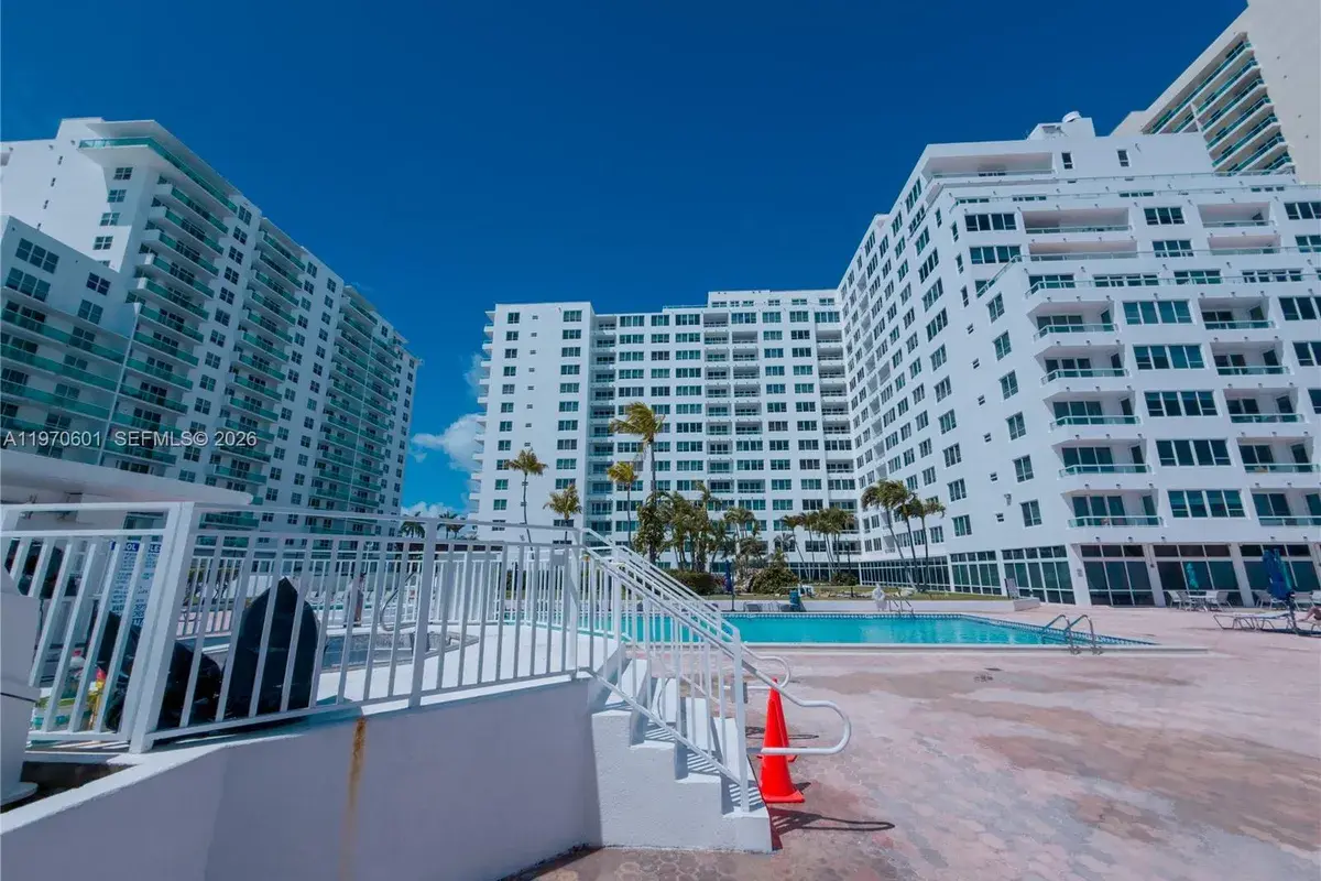 5005 Collins Ave # 825, Miami Beach FL 33140