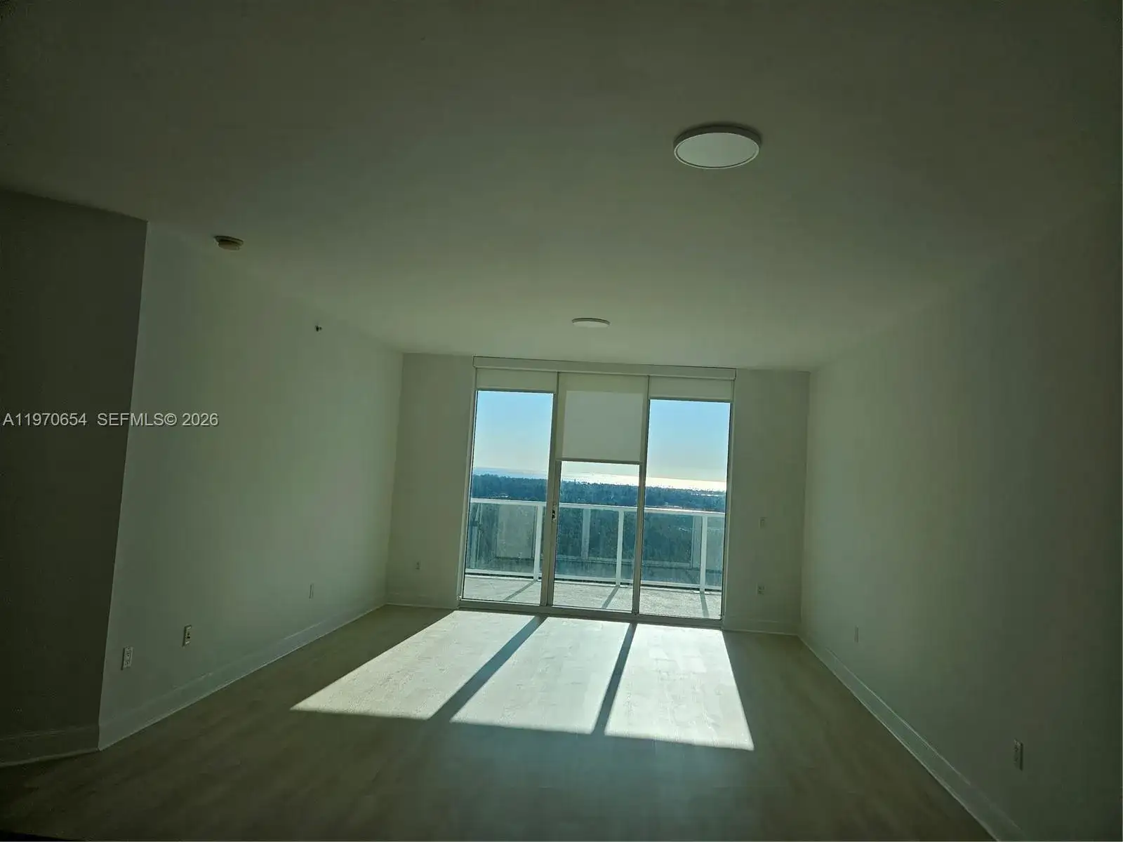 15051 Royal Oaks Ln # 2003, North Miami FL 33181 photo 2