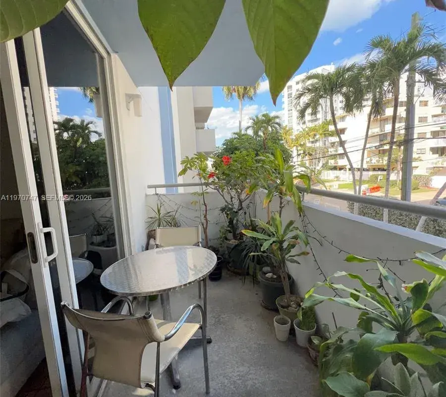 1658 Bay Rd # 203, Miami Beach FL 33139